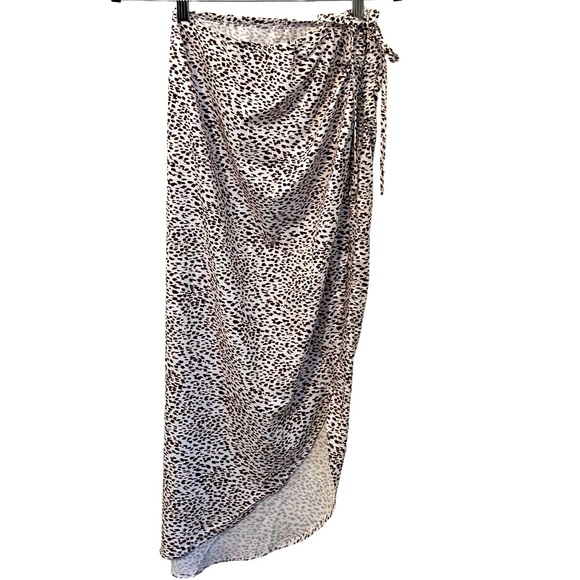 Dresses & Skirts - 🌵Leopard Print Asymmetrical Skirt with Leg Slit